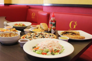 G's Pizza food