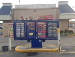 Braum's Ice Cream Dairy Store outside