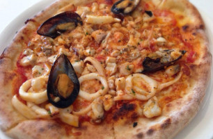 Off The Boat Pizzeria food