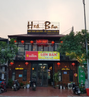 Nhà Hàng Hoa Ban Lợn Bản outside