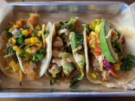 Las Aves Taco Market food