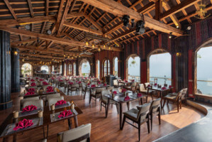Sapa Sky View Restaurant And Bar inside