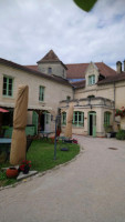 Auberge De La Louvière outside