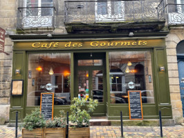 Cafe des Gourmets outside