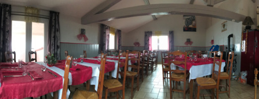Restaurant de l'Auberge du Mont inside