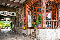 La Finette Taverne D'arbois outside