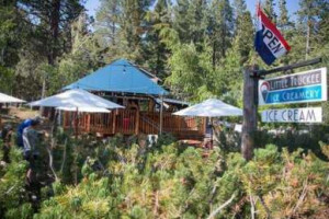 Little Truckee Ice Creamery outside