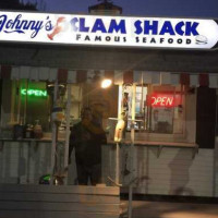 Johnnys Clam Shack food