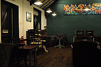 Tafarn Brynamlwg Tavern inside