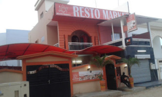Resto Market outside