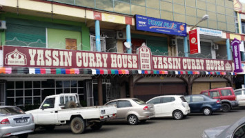 Yassin Curry House outside