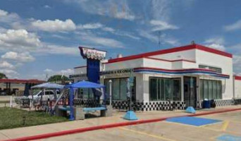 Fairlane Diner outside