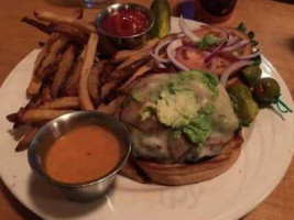 Poplar River Pub At Lutsen Resort food