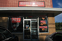 Beaverbank Pizza outside