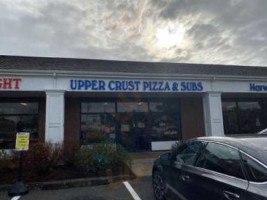 Upper Crust Pizza outside
