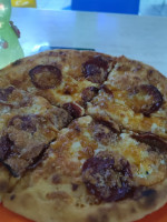 Vittor's Pizza Palacio food