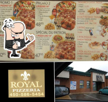 Royal Pizzeria outside