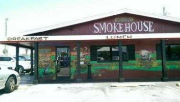 Graham's Smokehouse outside