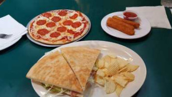 Reed's Family Pizzeria food