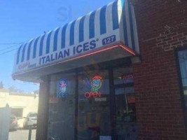 Ralph's Famous Italian Ices Ice Cream outside