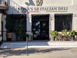 Nona's Italian Deli outside
