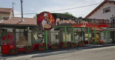 Mamamia Pizza outside