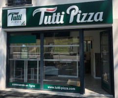 Tutti Pizza food