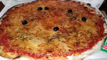 Moissac Pizzas Au Feu De Bois food