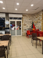 Les Délices Kebab Tacos Pizza Burger Certifiés Hallal inside