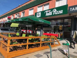 Tutti Pizza inside