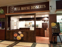Full House Desserts food