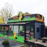 Willy's Frites outside