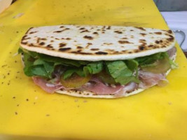 Dalla Mirna Piadineria food