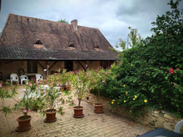 Auberge Des Fontilles inside