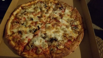 Paulie D's Pizza food