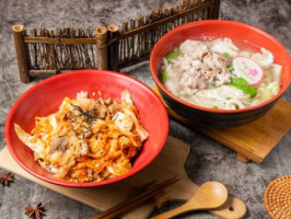 Xīn Fēng Wèi Rì Shì Guō Shāo Miàn food