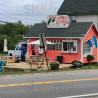 Harbor Ice Cream outside