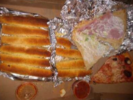 Mamma's Pizza Subs food