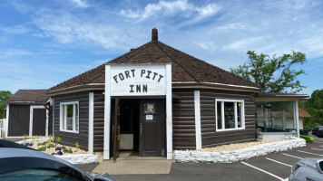 Fort Pitt Tavern outside