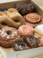 Foster's Donuts food