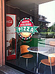 Pizza Gusto Italiano inside