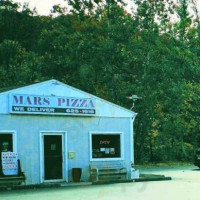 Mars Pizza outside