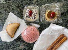 La Luz Bakery food