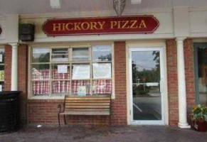 Hickory Tree Pizza outside