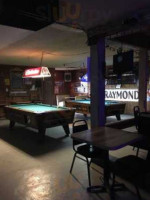 Raymond's Lounge inside