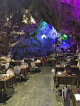 La Grotte inside