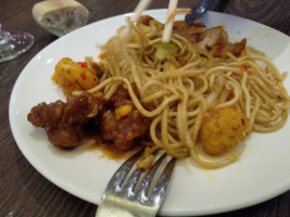 Le Lucky Wok food