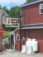 Lee's Hot Dog Stand outside