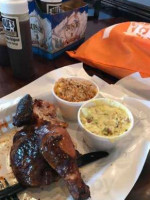 Dalie's Smokehouse food