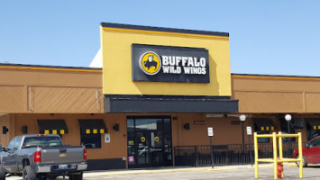 Buffalo Wild Wings outside